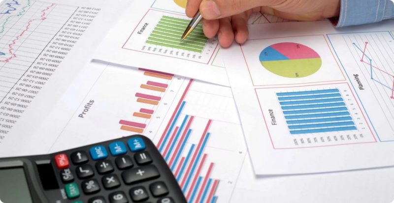 Desenrola, bate e joga de ladinho: Metade das famílias brasileiras está endividada, revela pesquisa do Banco Central.