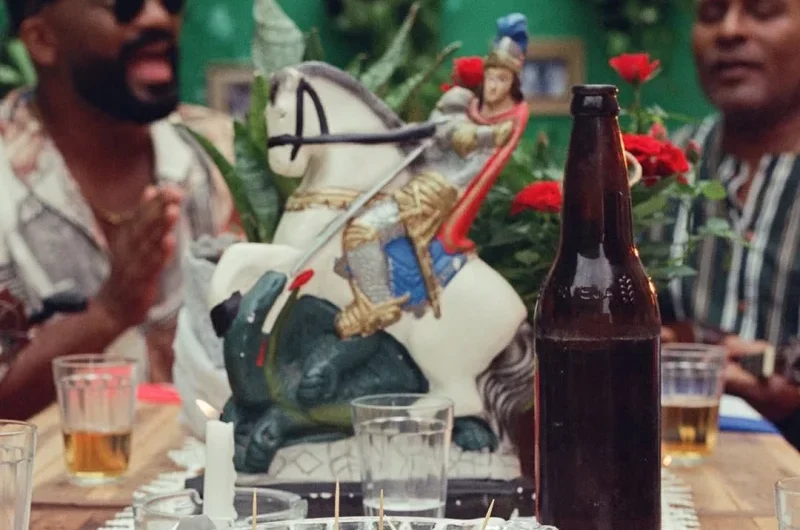 Primeiro videoclipe do grupo de samba Trem das Onze resgata história de mais de 40 anos