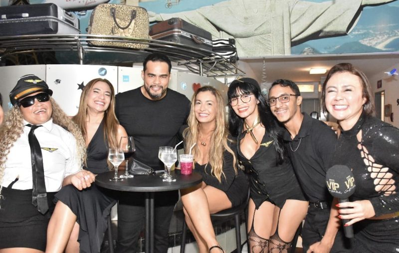 Luxo, música e ousadia: Darly, a nega show, lança EP em pocket show exclusivo no Motel Le Baron