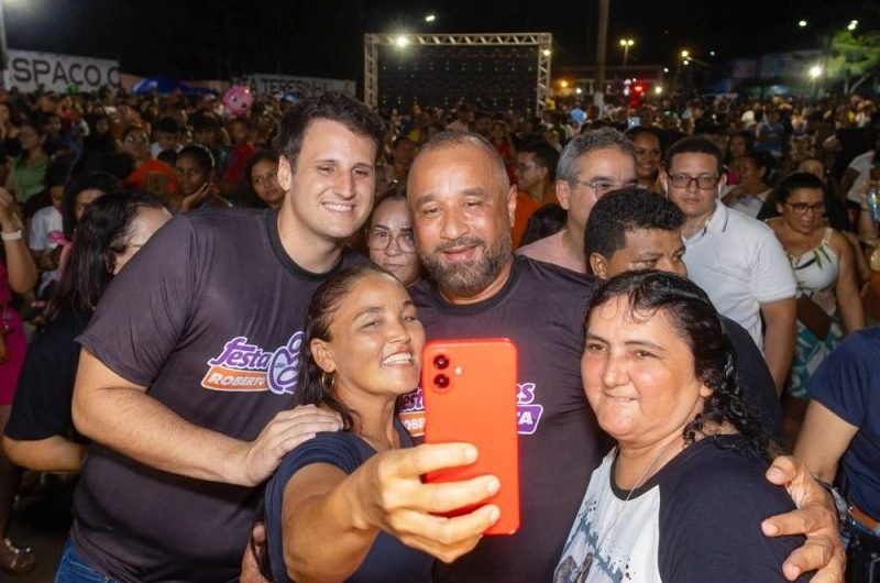 Em noite histórica, Roberto Costa reúne milhares de bacabalenses na maior edição da Festa das Mães