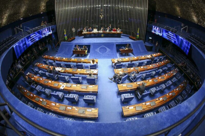 Educação: Senado aprovou novo PNE, piso do professor e expansão do ensino federal