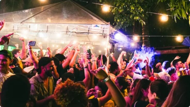 Cozinha Massari vai de samba, DJs e muita brasilidade, neste sábado. Tem Samba Brasilis, Bem Dito Samba, Sol Maranhão, DJ Felix e Cibelle e muito mais!.