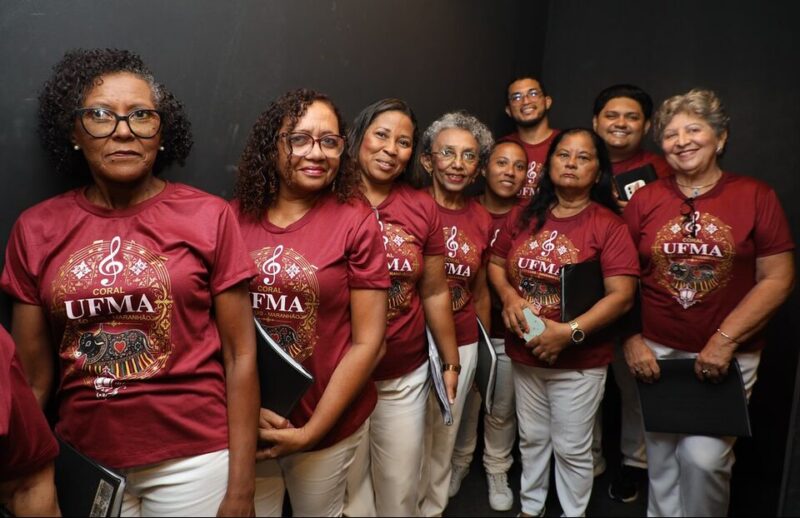 Fotos da celebração dos 53 anos do Coral UFMA. Emoção, memórias e o valioso reconhecimento institucional e público ao relevante trabalho da técnica em Assuntos Culturais do DAC/UFMA, Maria do Carmo Nunes, na defesa e preservação do canto coral brasileiro.