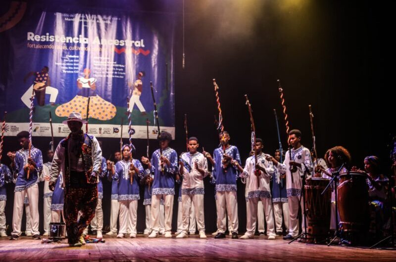 Elenco do espetáculo “Gungas, Marimbas e Urucungos em Encantorias Ancestrais” inicia turnê nacional que celebra a ancestralidade da Capoeira Angola