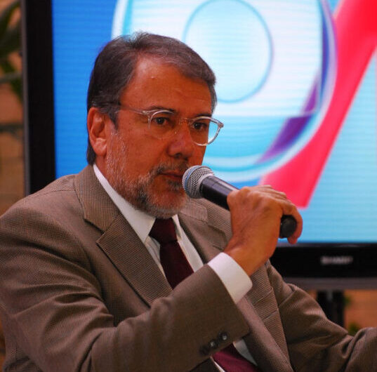 Morre Carlos Monforte, ex-apresentador do ‘Bom Dia Brasil’, aos 77 anos