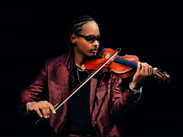 ‘E se Mozart tivesse nascido no Maranhão?’: violinista viraliza ao unir música clássica e bumba meu boi