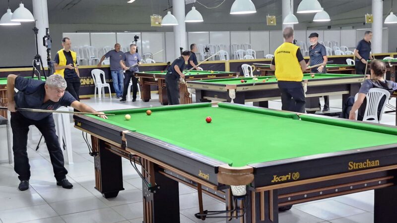 Mais de 100 atletas, incluindo campeões brasileiros, regionais e estaduais, disputarão o Campeonato JP 75 de Snooker Six Red, neste mês, na AABB-São Luís. Evento homenageia os 75 anos do jornal das multidões.