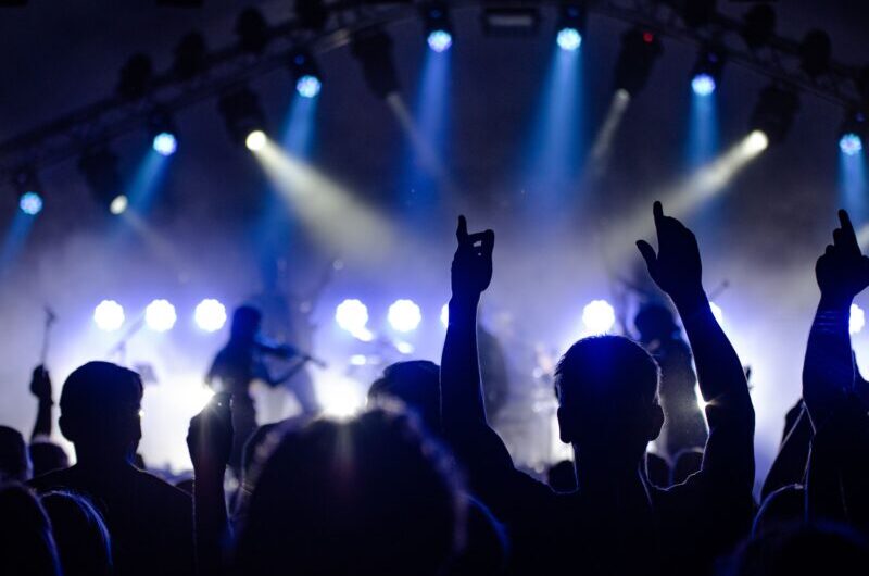 Shows têm água gratuita e novas regras contra cambistas após decreto federal