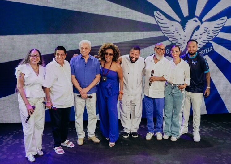 Paulinho da Viola, Zeca Pagodinho e Diogo Nogueira dão voz ao samba da Portela para 2027 em homenagem a Monarco. Gravação também reuniu Teresa Cristina, Marquinhos de Oswaldo Cruz, Família Diniz e a Velha Guarda Show da Majestade do Samba.