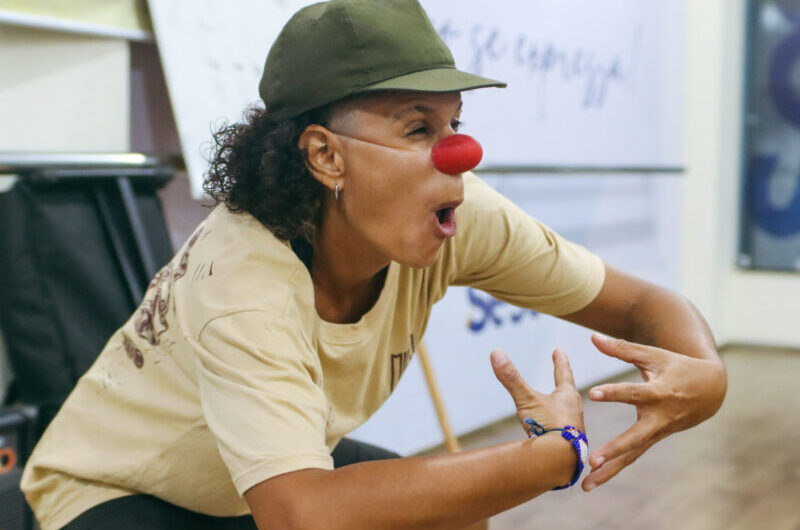 “Ceci e os Fantasmas do Armário” tem sessões gratuitas dia 29 de outubro no Teatro do Sesc