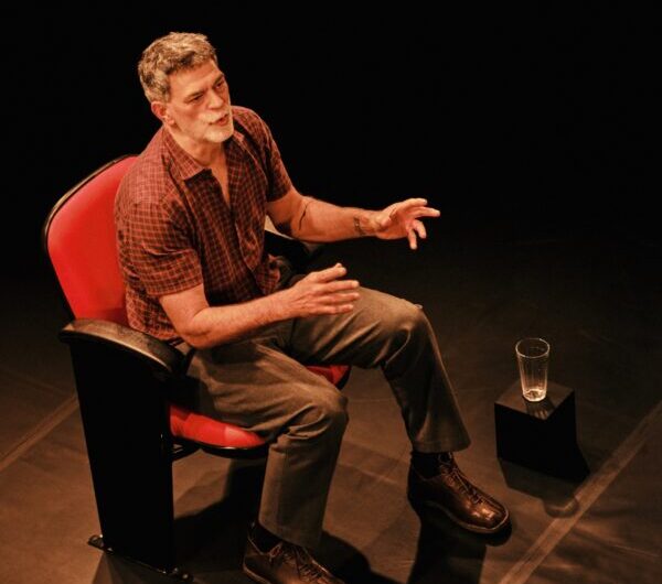 Teatro Sesc celebra aniversário com espetáculo de Eduardo Moscovis no dia 7 de novembro