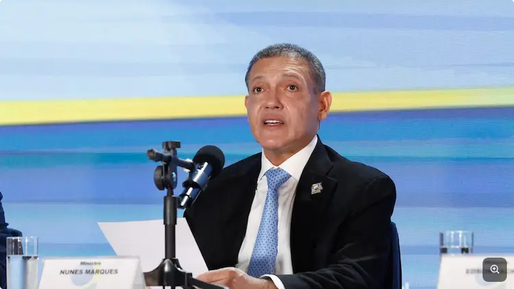 TSE nega acusação de Flávio Bolsonaro sobre expulsão de fiscais de sala-cofre